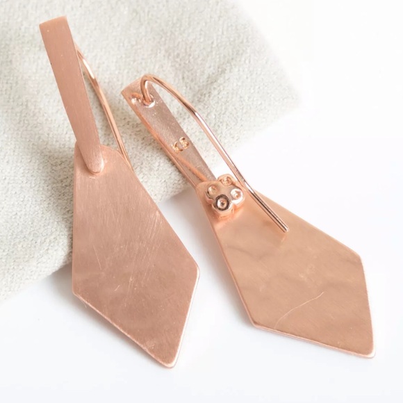 KENDRA SCOTT • Rose Gold Gianna Logo Earrings - Picture 4 of 6